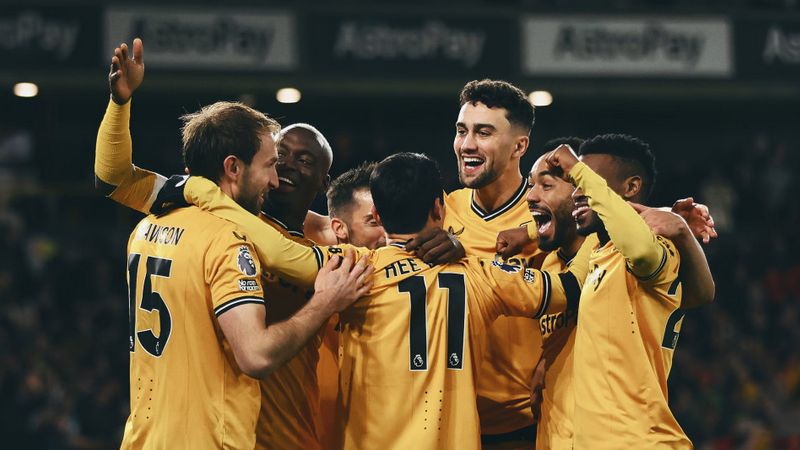 Câu lạc bộ bóng đá Wolverhampton Wanderers được nhiều người quan tâm Câu lạc bộ bóng đá Wolverhampton Wanderers được nhiều người quan tâm