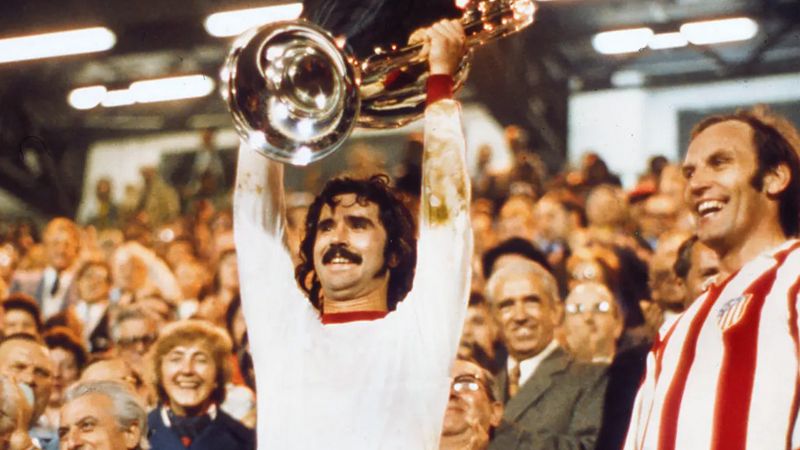 Tiền đạo Gerd Muller là Vua dội bom của đội hình Bayern Tiền đạo Gerd Muller là Vua dội bom của đội hình Bayern