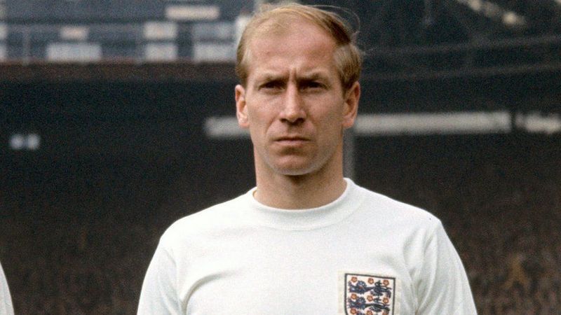 Sir Bobby Charlton vĩ đại nhất trong đội hình đội tuyển Anh Sir Bobby Charlton vĩ đại nhất trong đội hình đội tuyển Anh