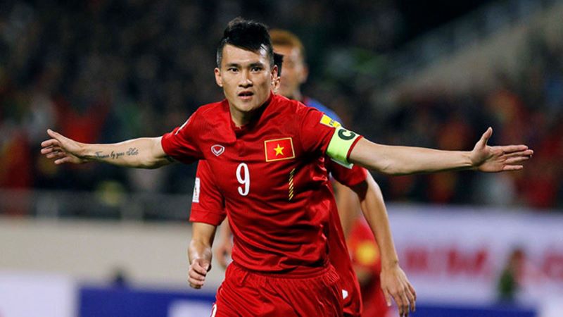 Lê Công Vinh là cầu thủ ghi bàn hàng đầu và ra sân nhiều nhất cho đội tuyển Việt Nam
